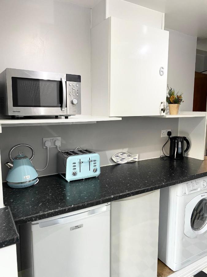 Cloud9 Guest House - By Coastline Retreats - Newly Renovated, Beautiful Ensuite Rooms Near Seafront In Town Centre, Netflix, Superfast Wifi, Communal Kitchen بورنماوث المظهر الخارجي الصورة