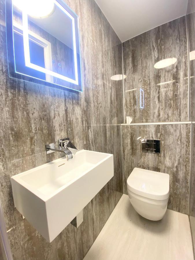 Cloud9 Guest House - By Coastline Retreats - Newly Renovated, Beautiful Ensuite Rooms Near Seafront In Town Centre, Netflix, Superfast Wifi, Communal Kitchen بورنماوث المظهر الخارجي الصورة
