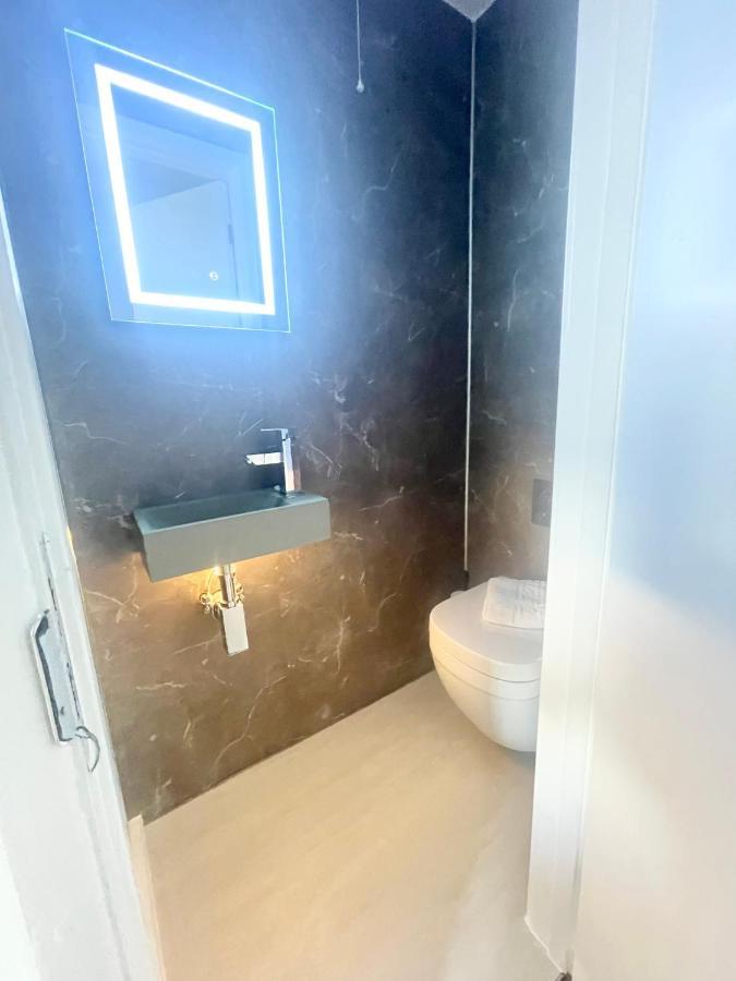 Cloud9 Guest House - By Coastline Retreats - Newly Renovated, Beautiful Ensuite Rooms Near Seafront In Town Centre, Netflix, Superfast Wifi, Communal Kitchen بورنماوث المظهر الخارجي الصورة