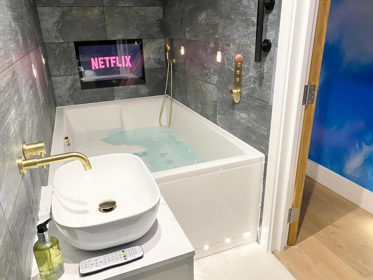 Cloud9 Guest House - By Coastline Retreats - Newly Renovated, Beautiful Ensuite Rooms Near Seafront In Town Centre, Netflix, Superfast Wifi, Communal Kitchen بورنماوث المظهر الخارجي الصورة