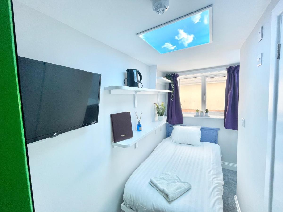 Cloud9 Guest House - By Coastline Retreats - Newly Renovated, Beautiful Ensuite Rooms Near Seafront In Town Centre, Netflix, Superfast Wifi, Communal Kitchen بورنماوث المظهر الخارجي الصورة