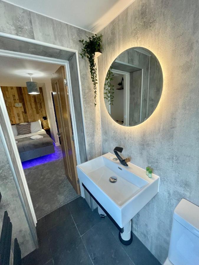Cloud9 Guest House - By Coastline Retreats - Newly Renovated, Beautiful Ensuite Rooms Near Seafront In Town Centre, Netflix, Superfast Wifi, Communal Kitchen بورنماوث المظهر الخارجي الصورة